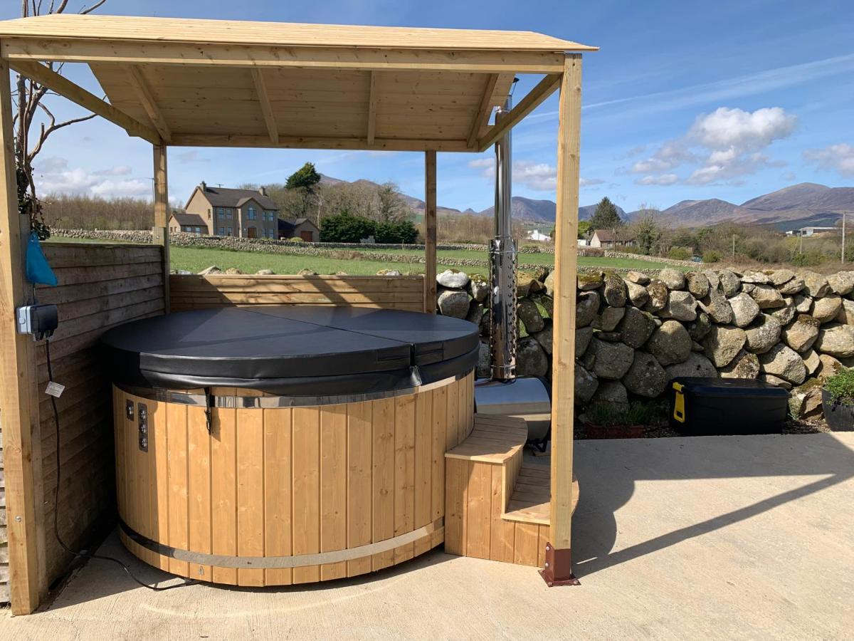 Moneydarragh Cottage With Uninterrupted Mountain And Sea Views- Hot Tub Available For Hire Annalong Eksteriør billede